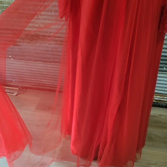 Elegant Red Long Sleeve Dress - Picture 8 of 16